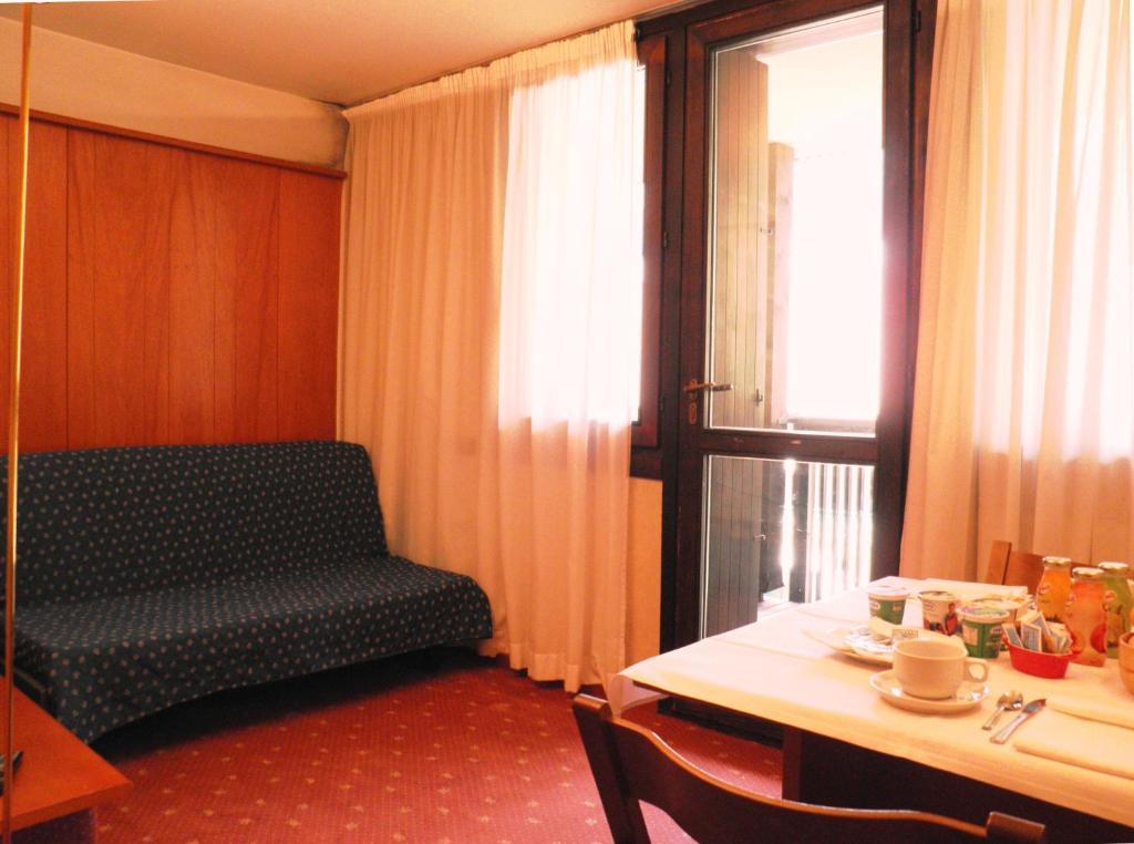 R.T.A. Hotel Des Alpes 2 Madonna Zimmer foto