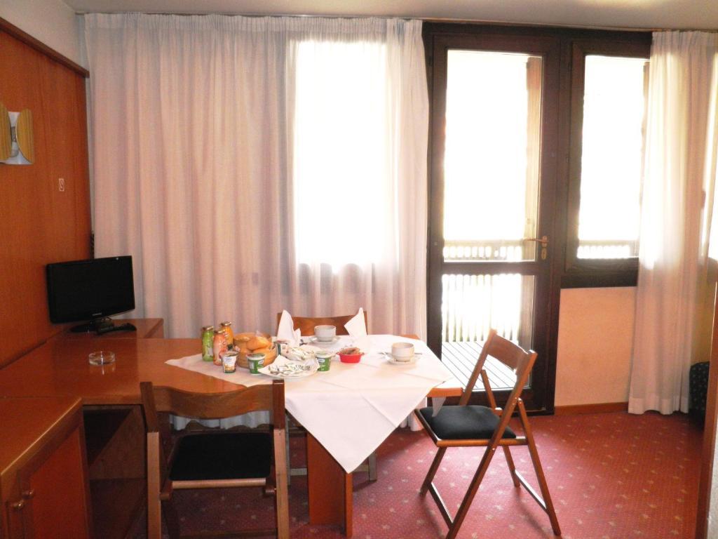 R.T.A. Hotel Des Alpes 2 Madonna Zimmer foto