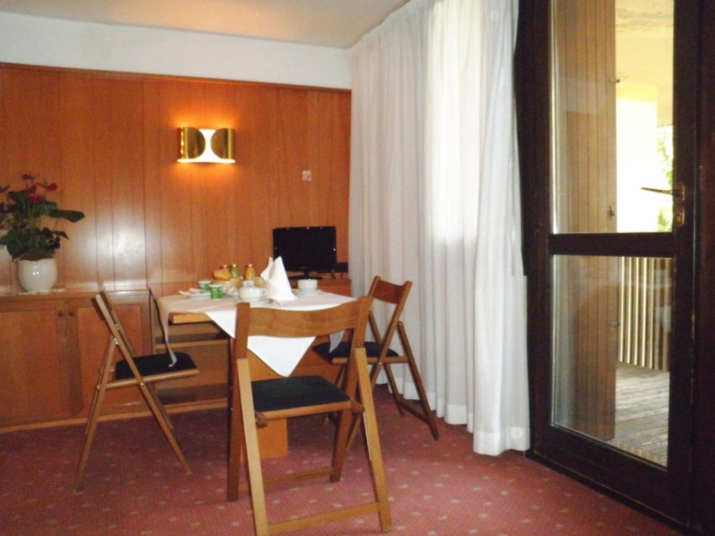 R.T.A. Hotel Des Alpes 2 Madonna Zimmer foto